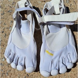 Vibram FiveFingers KSO Minimalist shoes white